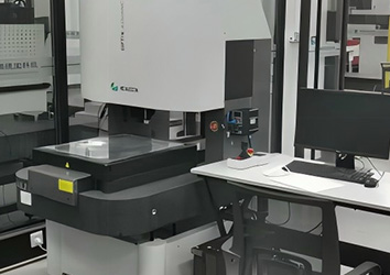 Horizontal injection machine