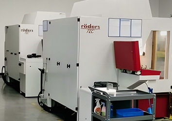 Horizontal injection machine